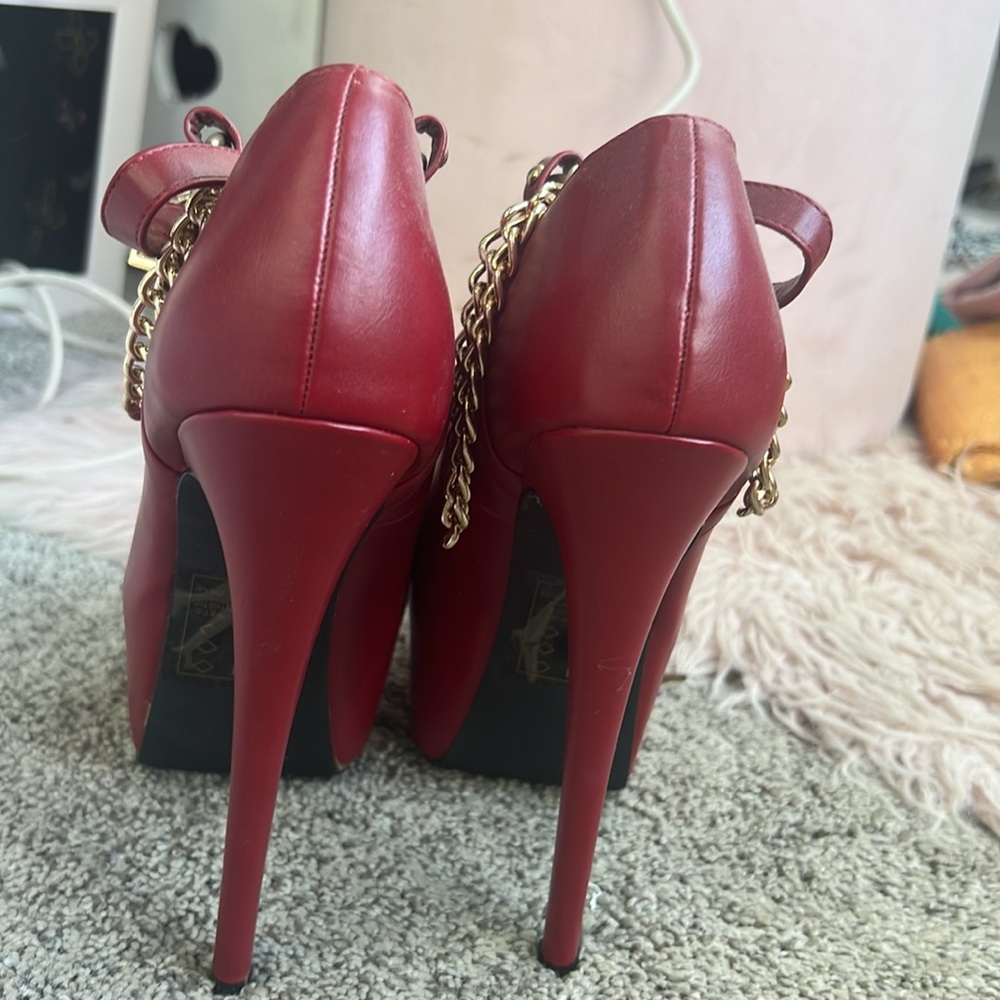 Red heels - Picture 2 of 6